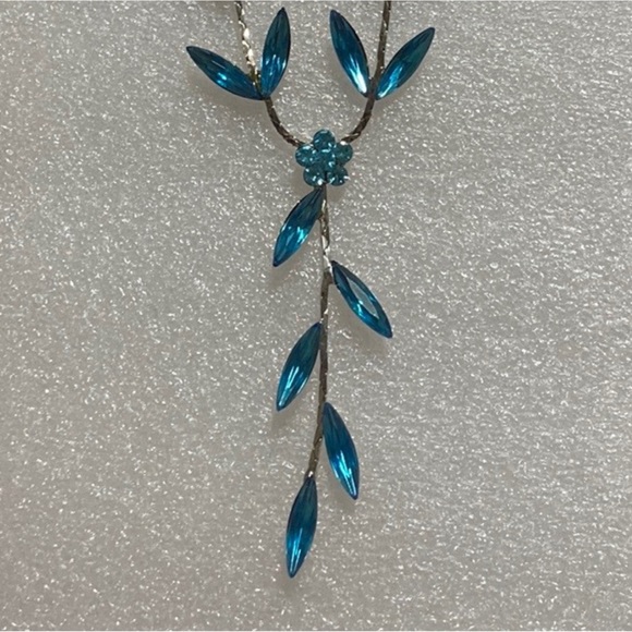 Aqua BLUE ROSE ACRYLIC CRYSTAL NECKLACE AND EARRINGS SET - Picture 3 of 4